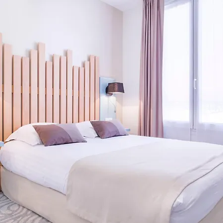 Des Arts מלון 3*