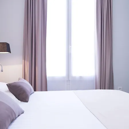 Des Arts מלון רואי-מלמזון