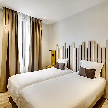 Hotel Des Arts 3*