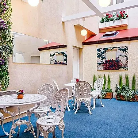 Hotel Des Arts 3*