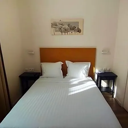 Hotel Des Arts 3*