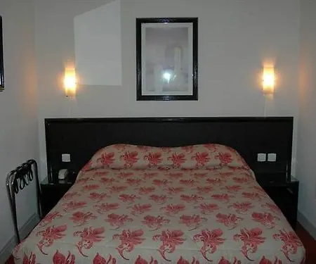 Hotel Des Arts 3*