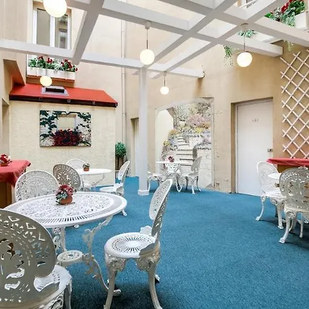 Des Arts מלון רואי-מלמזון